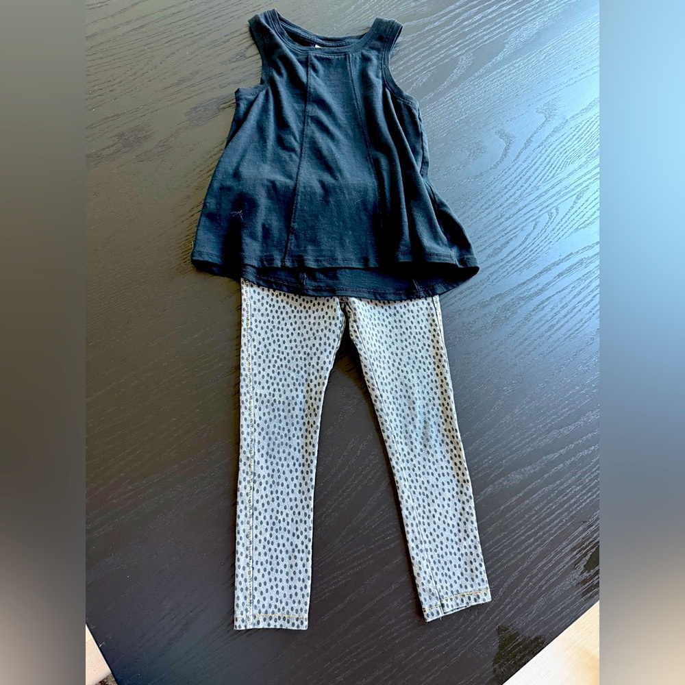 Black tank top with adorable Zara Jeggings!
